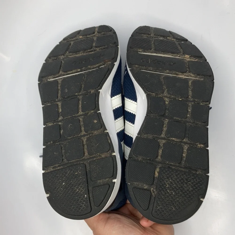Adidas Originals swift run RF sneakers size 6‎